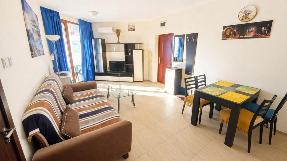 TV and multimedia, Living room, Dining area, air conditioner