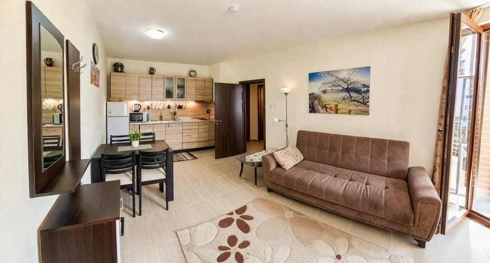 Kitchen or kitchenette, Living room