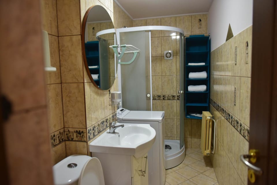 Shower, Bathroom, towels