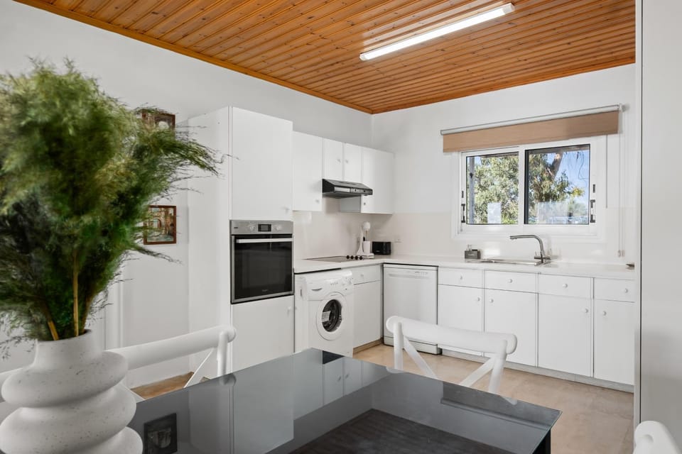 Kitchen or kitchenette, oven, stove, toaster, washing machine