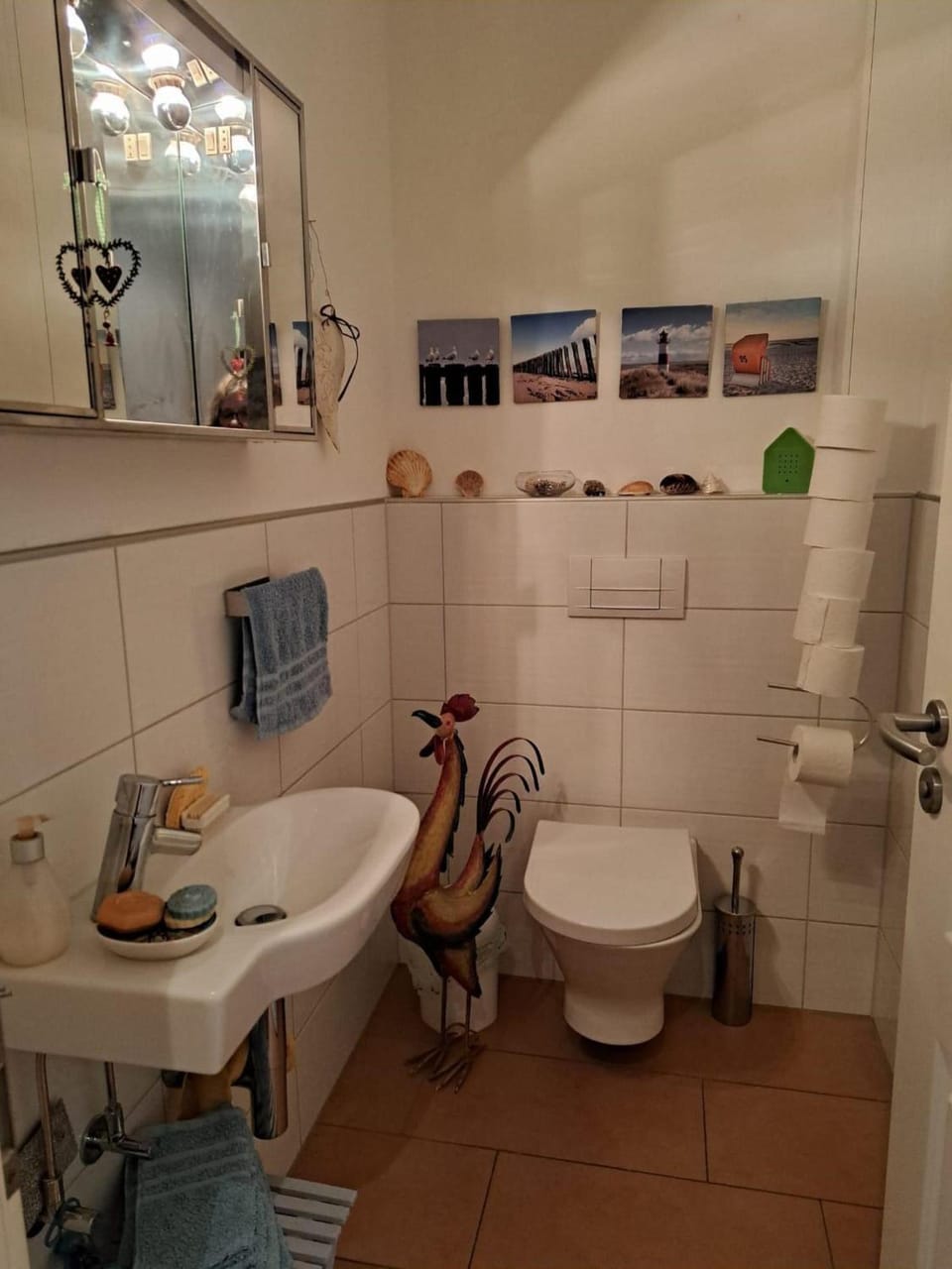 Toilet, Bathroom, towels