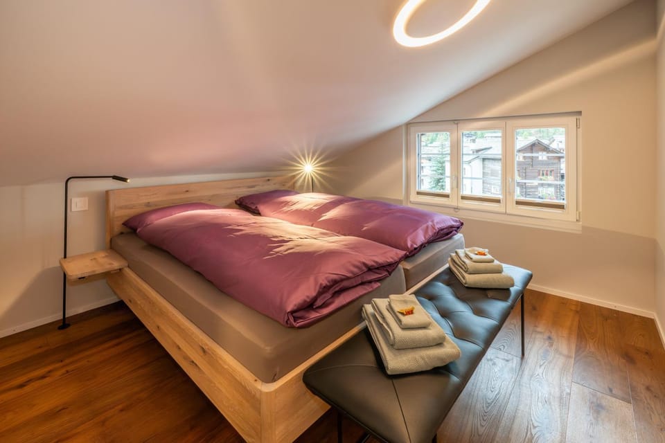 Bed, Photo of the whole room, Bedroom, towels