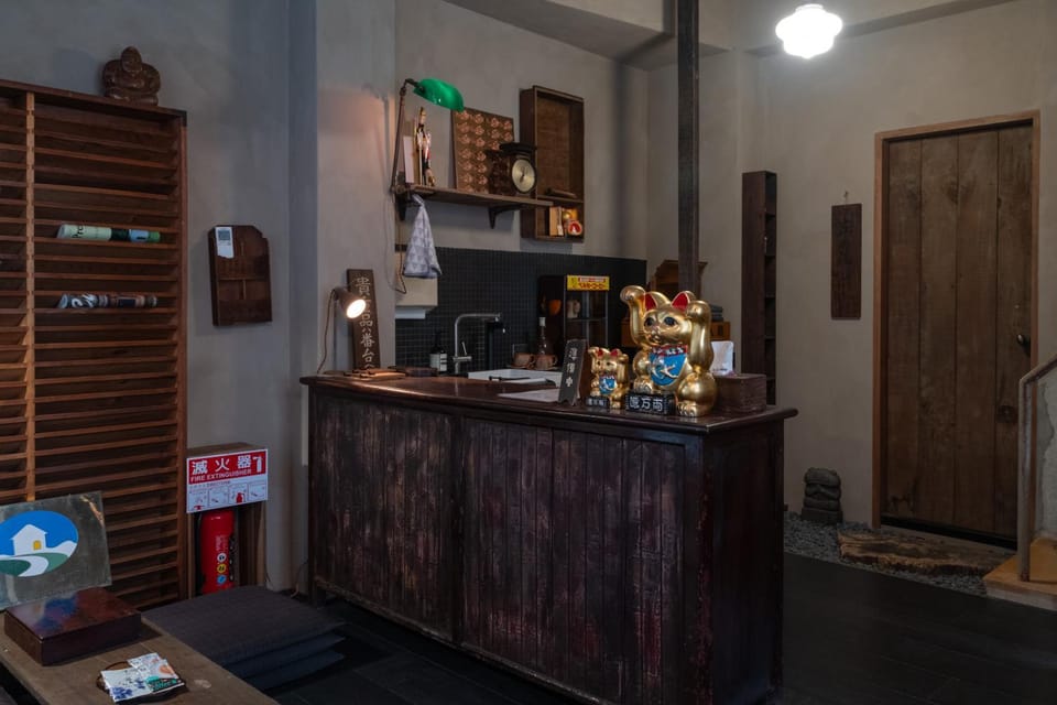 Restaurant/places to eat, Living room