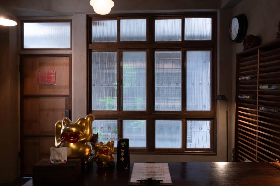 Restaurant/places to eat, Living room