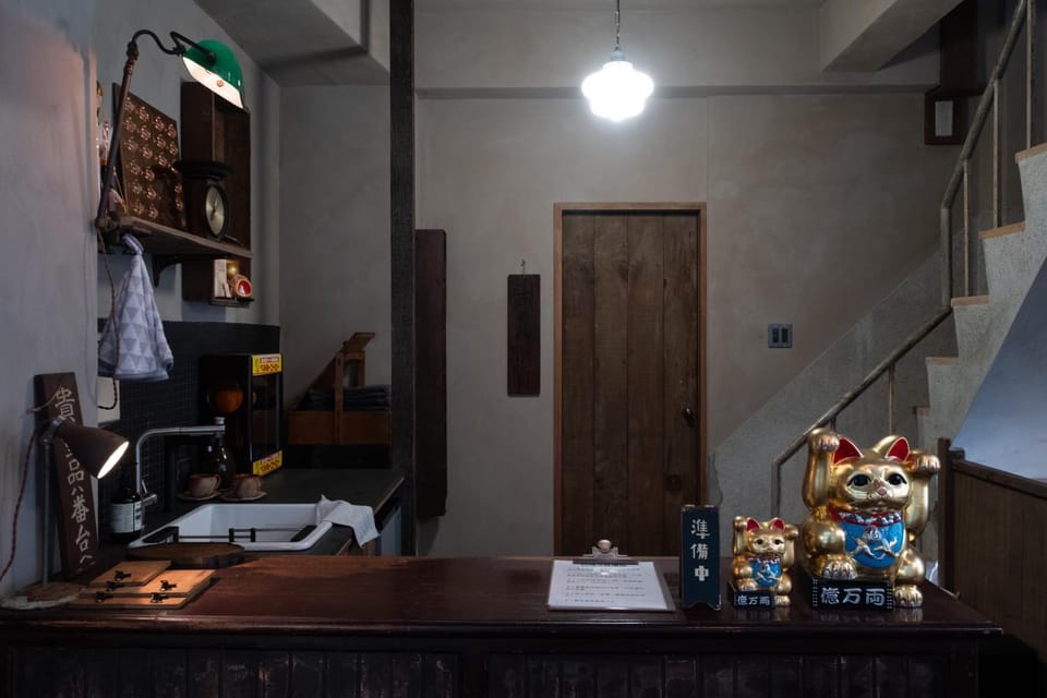 Restaurant/places to eat, Living room