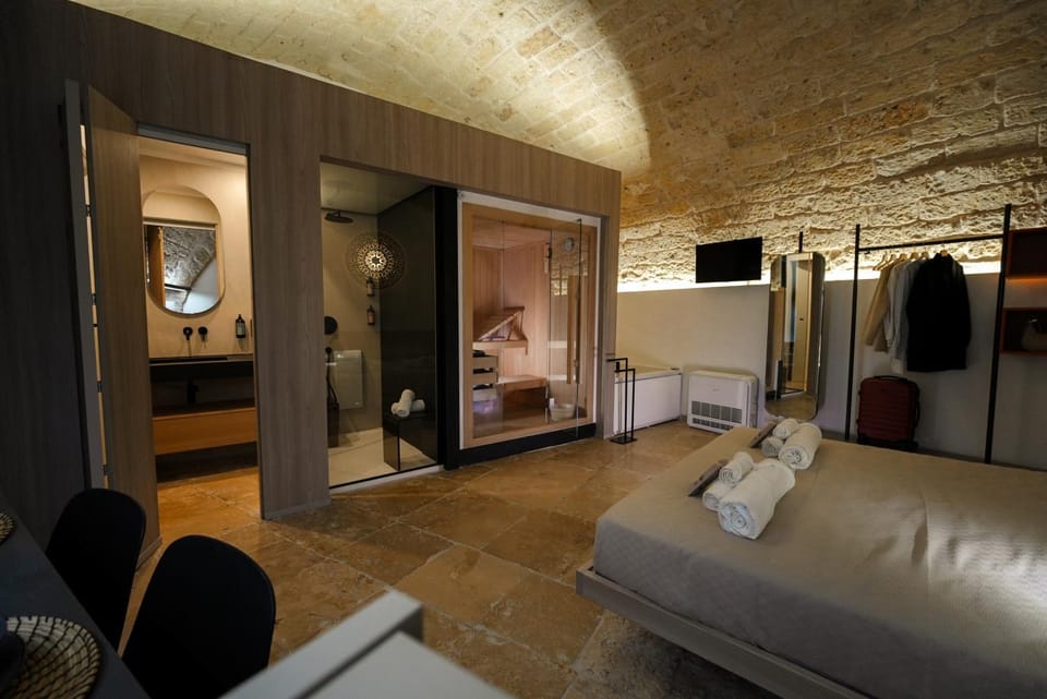 Bed, TV and multimedia, Spa and wellness centre/facilities