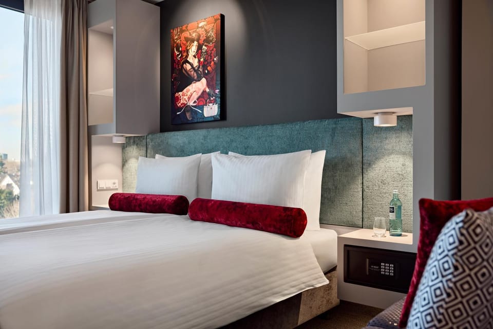 Bed, Photo of the whole room
