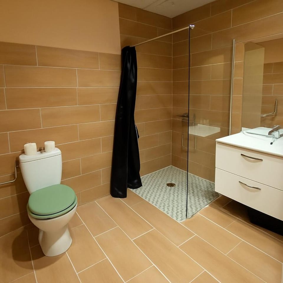 Appartement en RDC climatisé à 100m des cures Apartment in Occitanie