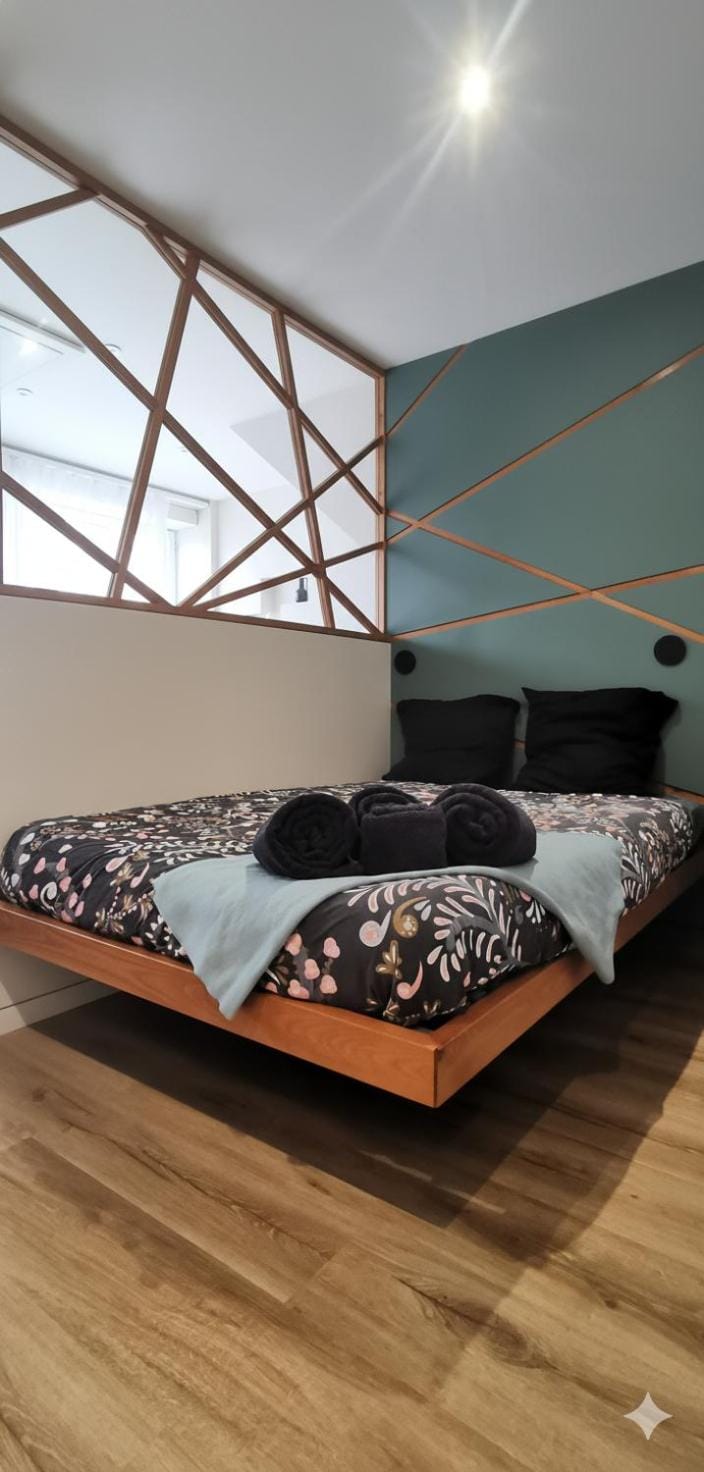 Photo of the whole room, Bedroom