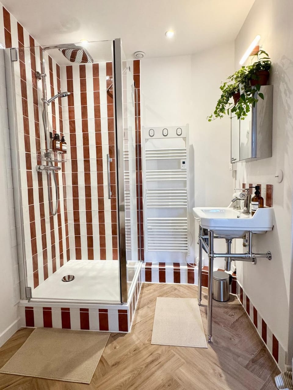 Bathroom, Photo of the whole room