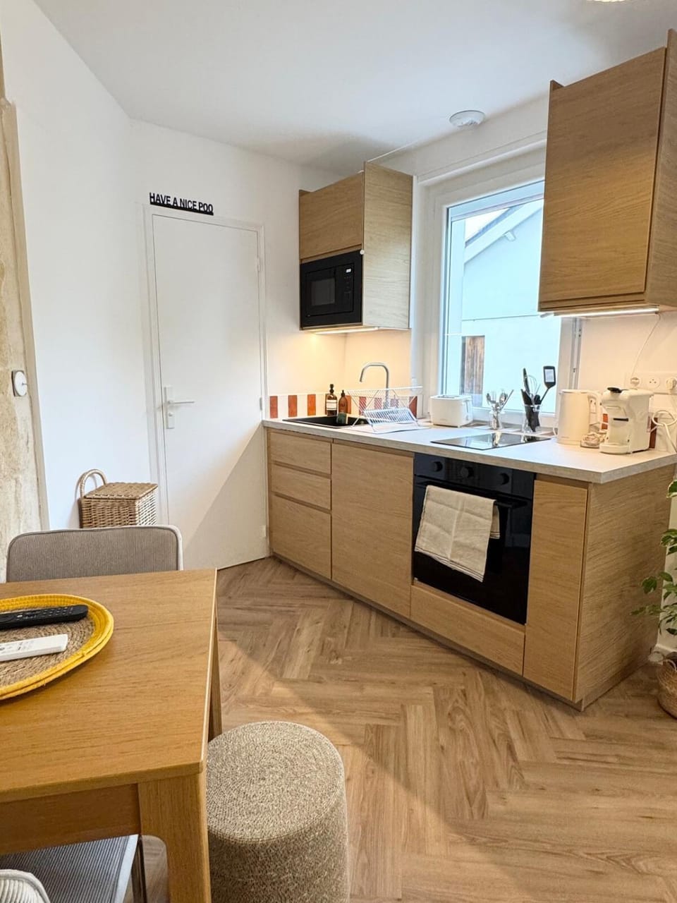 TV and multimedia, Kitchen or kitchenette, Seating area, Dining area, stove