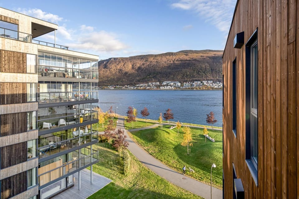 Arctic Luxe Horizon l Sea View l Balcony Apartment in Tromso