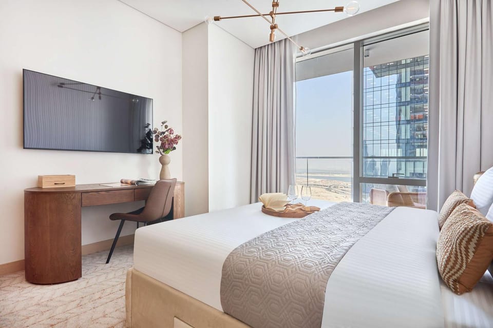 Bed, TV and multimedia, Bedroom
