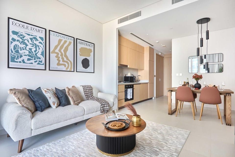 Kitchen or kitchenette, Seating area, Dining area