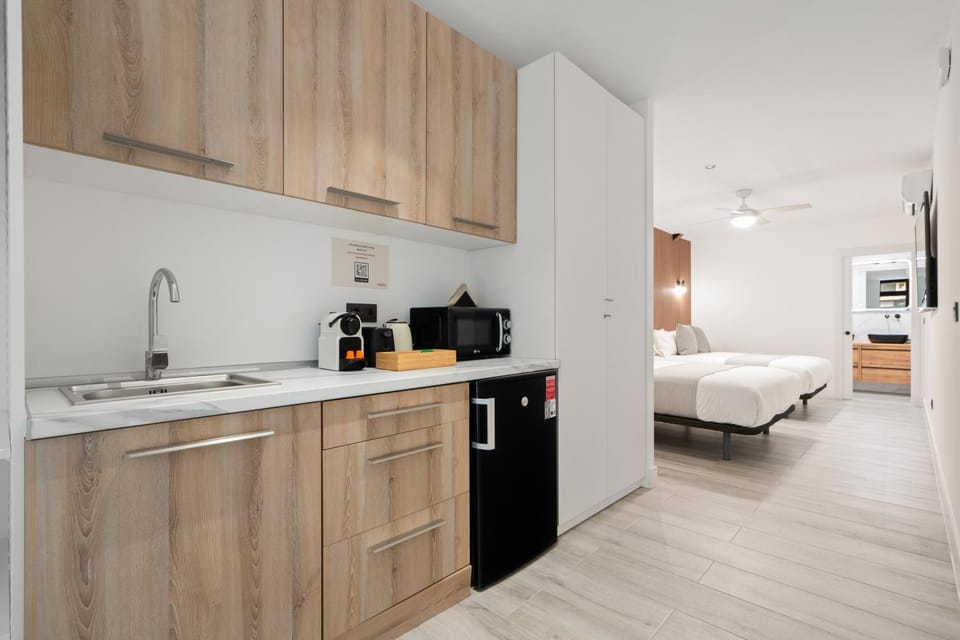 Bed, Kitchen or kitchenette, Photo of the whole room, toaster