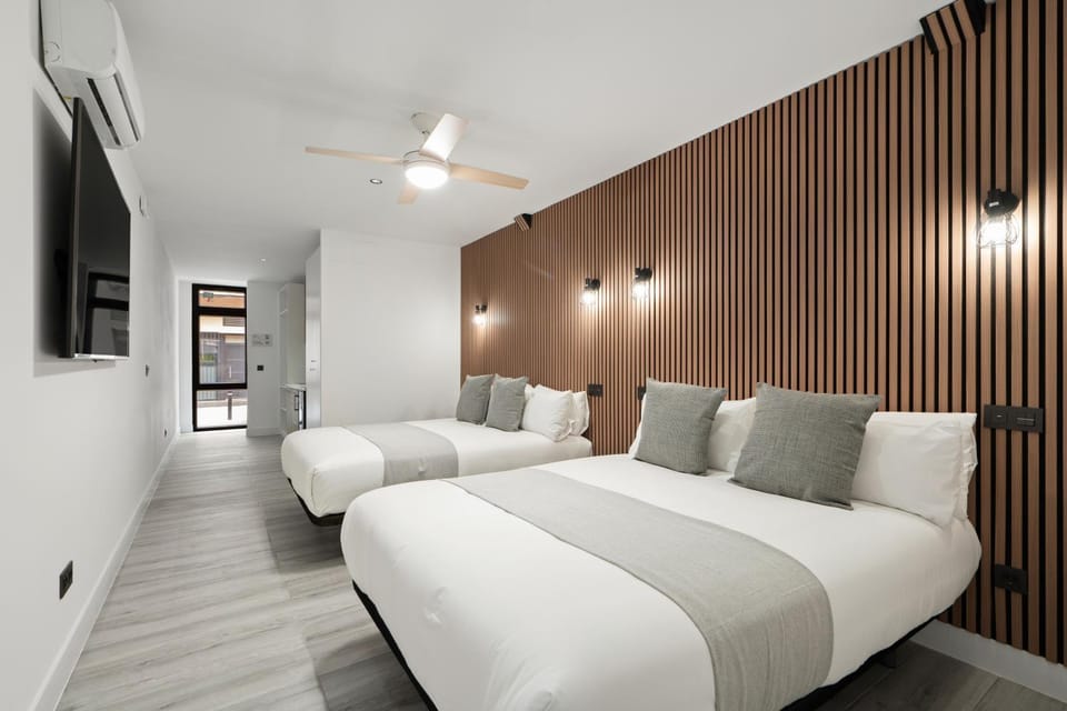 Bed, TV and multimedia, Bedroom, air conditioner