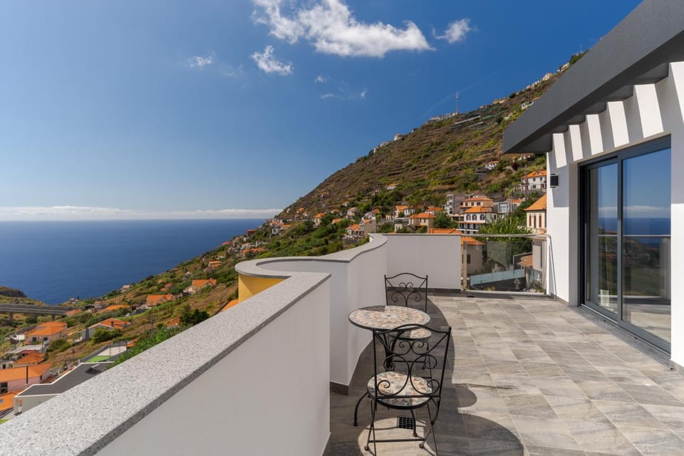 Natural landscape, View (from property/room), Balcony/Terrace, Mountain view, Sea view