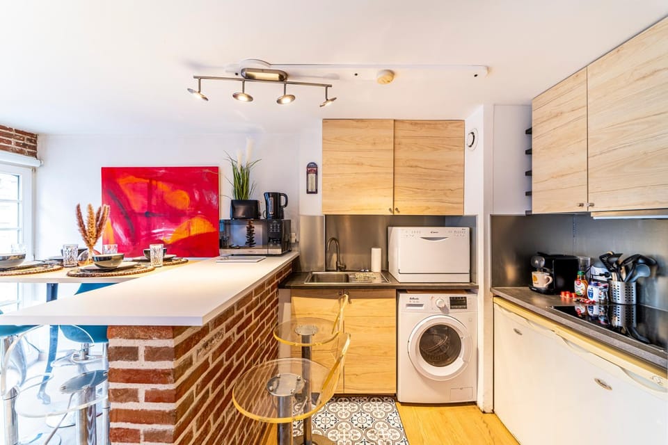 Kitchen or kitchenette, kitchen