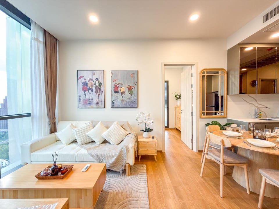 Living room, Decorative detail, Dining area