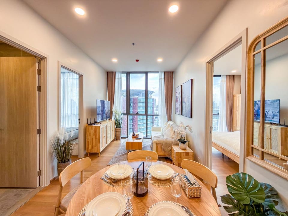 Living room, Decorative detail, Dining area