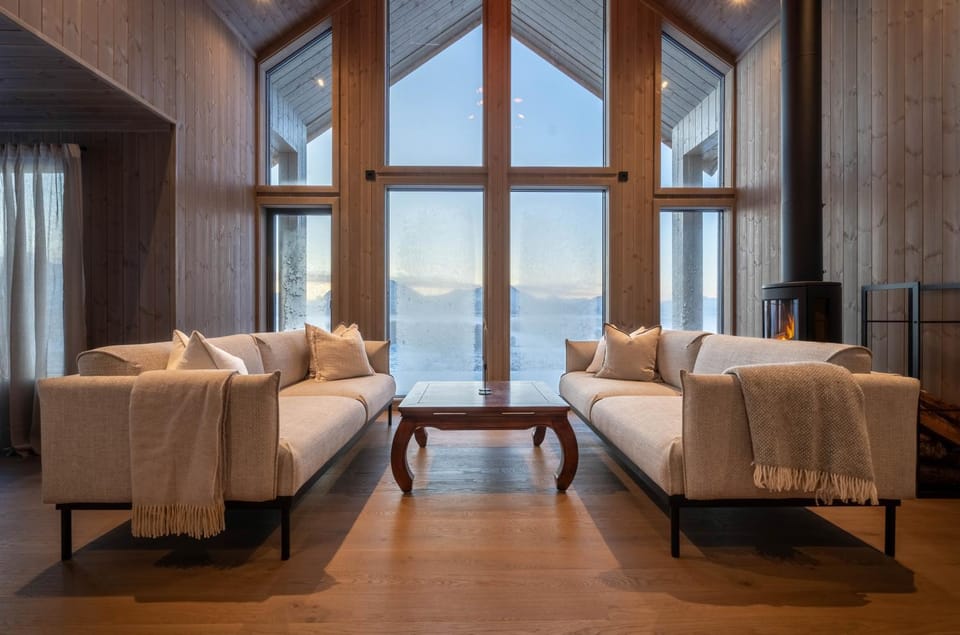 View (from property/room), Living room, Photo of the whole room, Seating area, Mountain view, fireplace