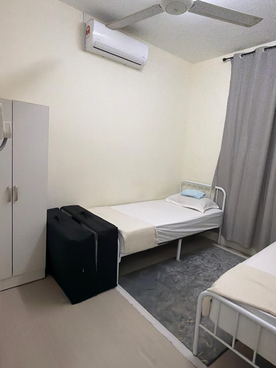 Homestay Bajet Pekerja Lelaki Bedroom-3 Aircond-3 Wifi-Netflix 8-Person RM150 Only Vacation rental in Terengganu, Malaysia