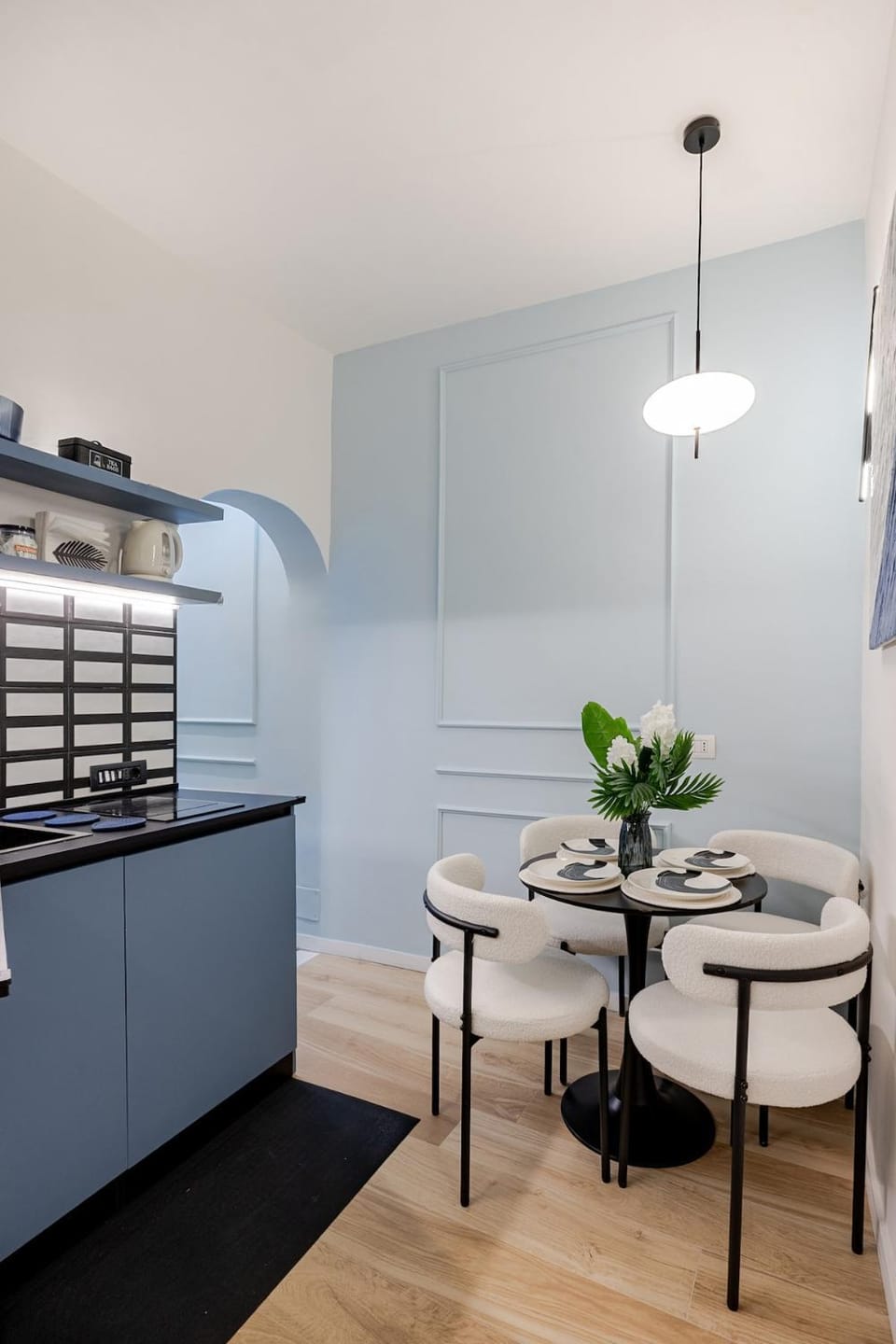 Kitchen or kitchenette, Dining area, stove