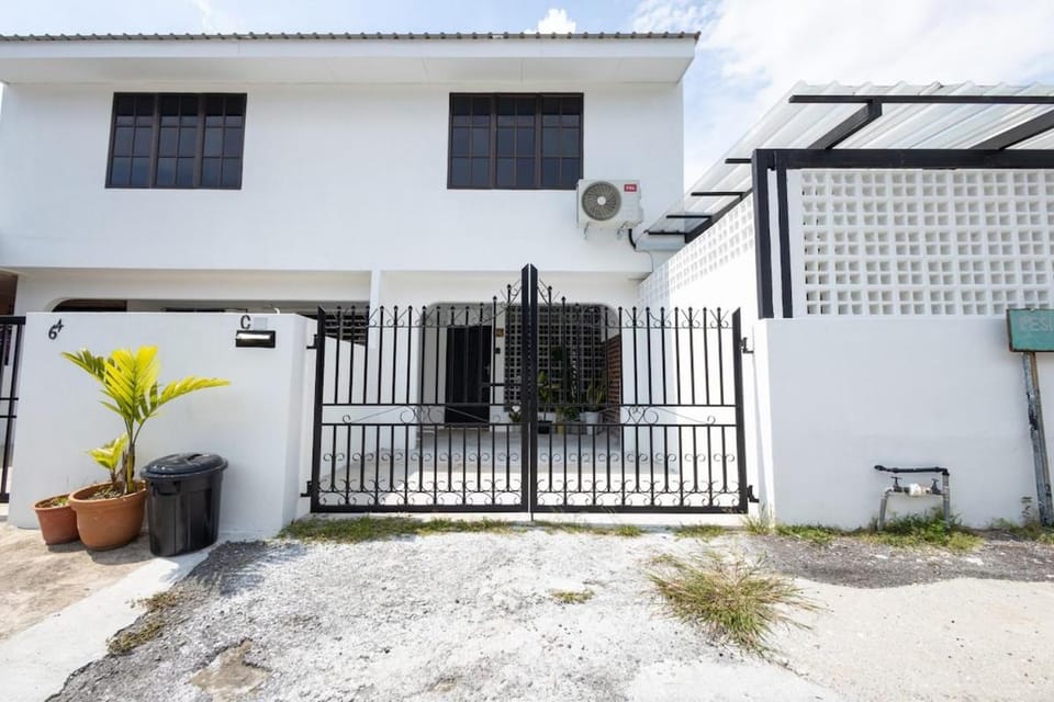 Casa Celia - Pet allowed private parking studio House in Ipoh
