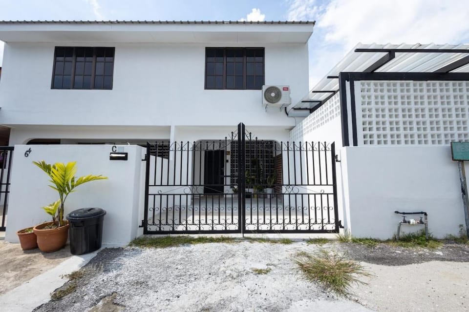Casa Celia - Pet allowed private parking studio House in Ipoh
