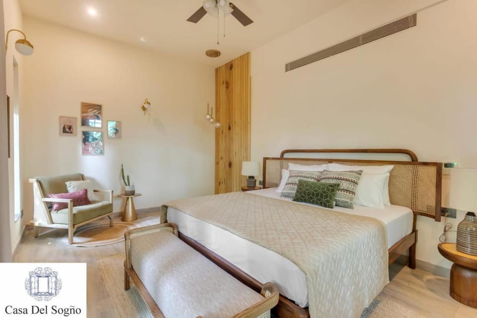 Bed, Photo of the whole room, Bedroom, air conditioner
