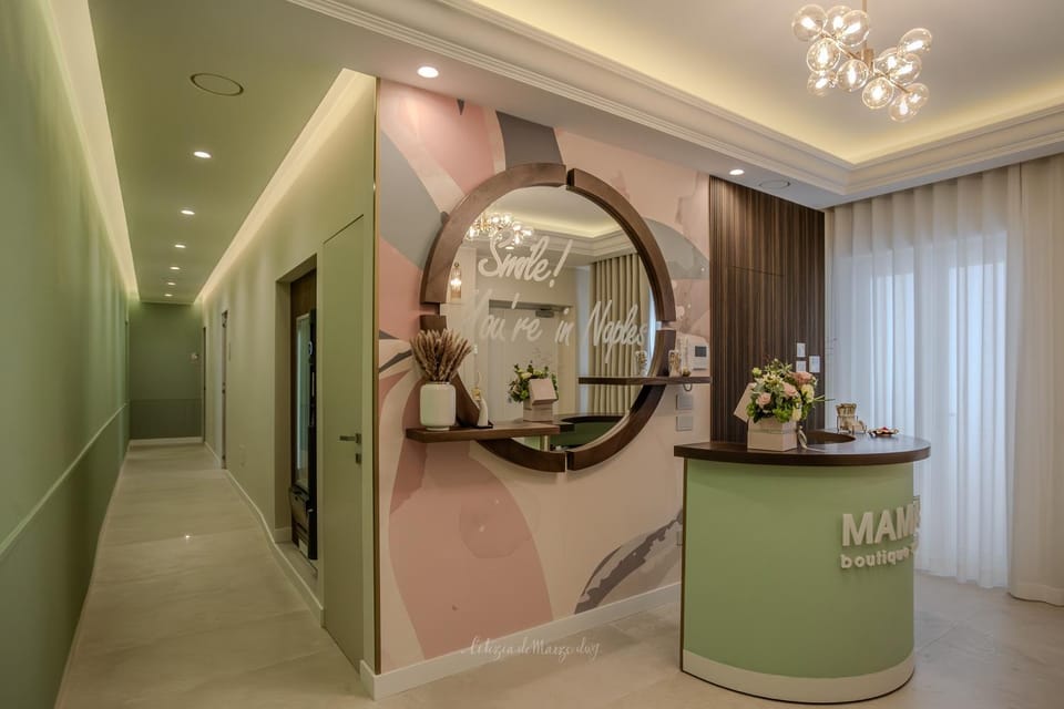 Lobby or reception, Decorative detail, storage, vending machine