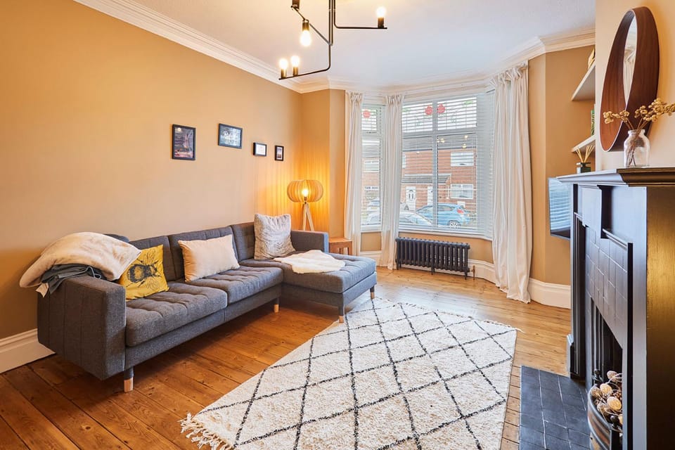 Communal lounge/ TV room, TV and multimedia, Living room, Seating area, fireplace