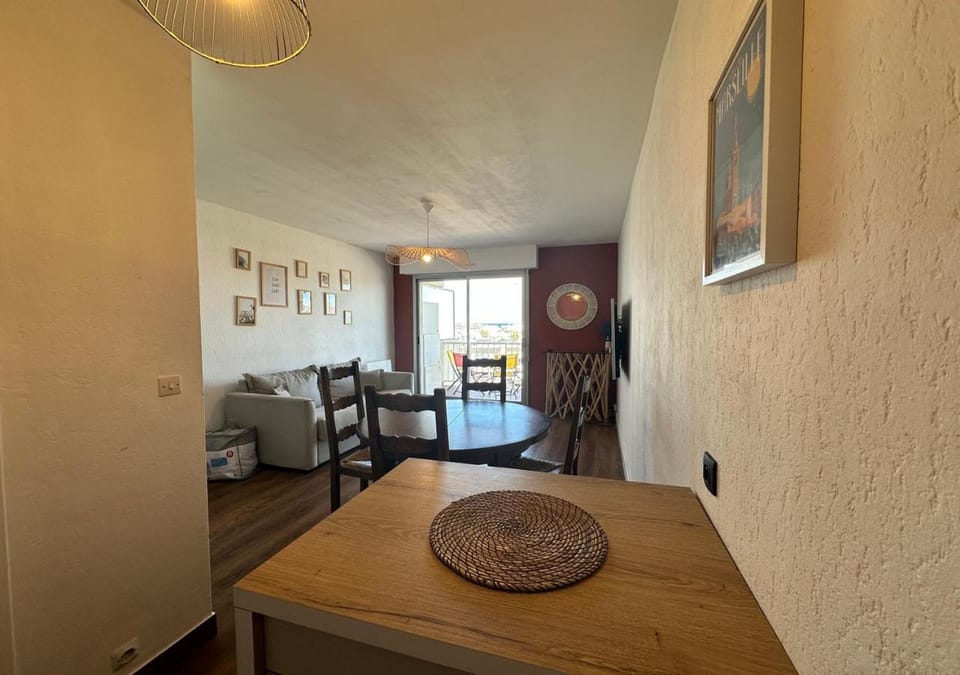 TV and multimedia, Living room, Dining area