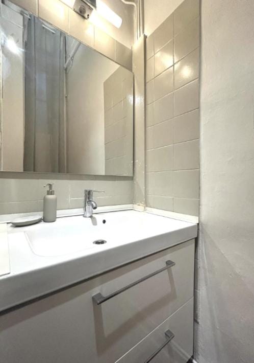 Apt cosy rénové central proche gare St Charles Apartment in Marseille