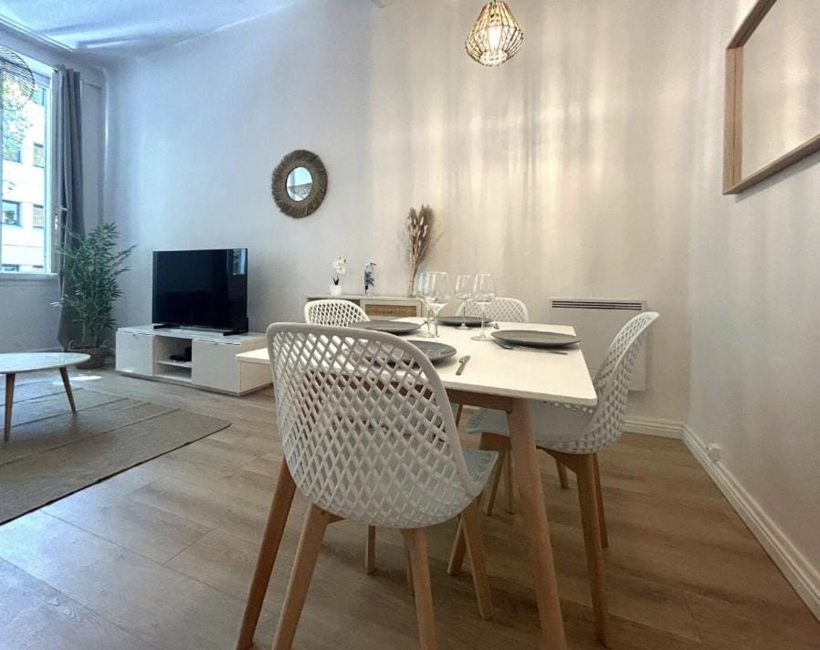 Apt cosy rénové central proche gare St Charles Apartment in Marseille