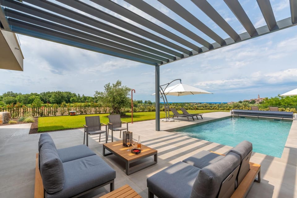 Balcony/Terrace, Swimming pool