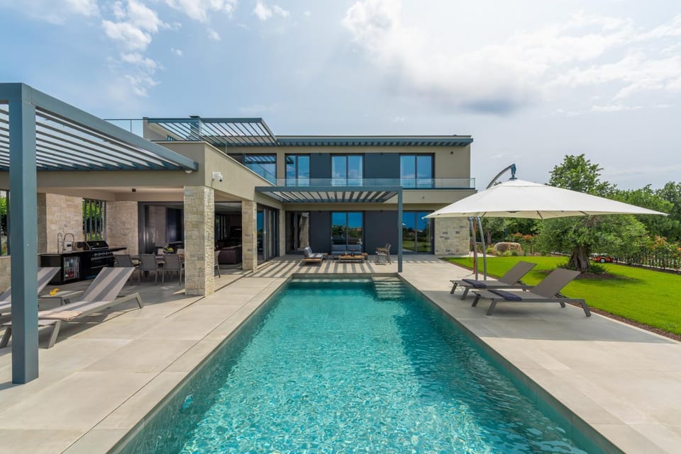 Property building, Swimming pool