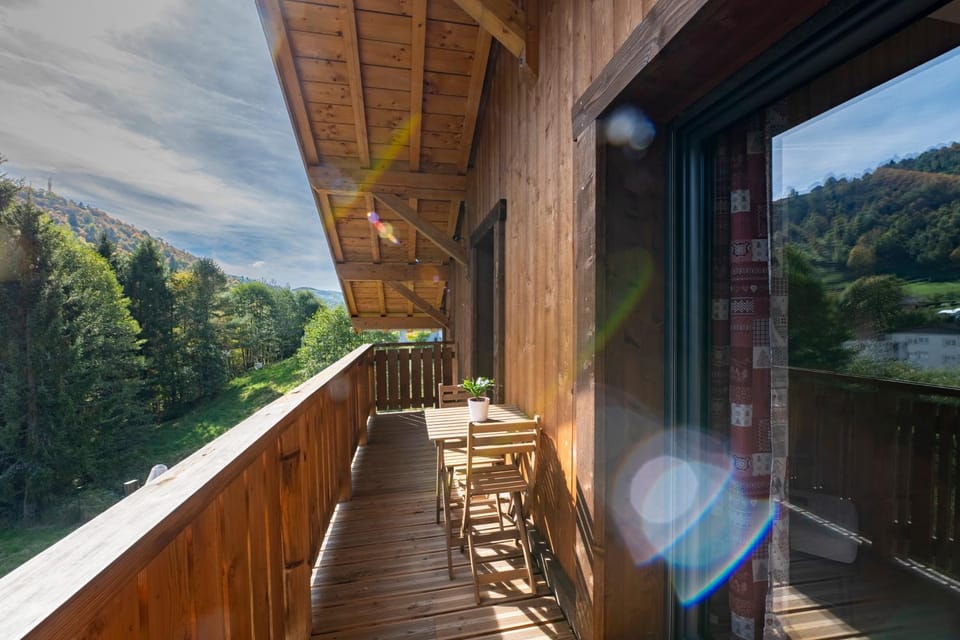 Chalet paisible 3 étoiles Sauna, Cheminée, Terrasse Sud, Vue montagne, Bois & Pierre authentique et confort moderne Chalet in La Bresse