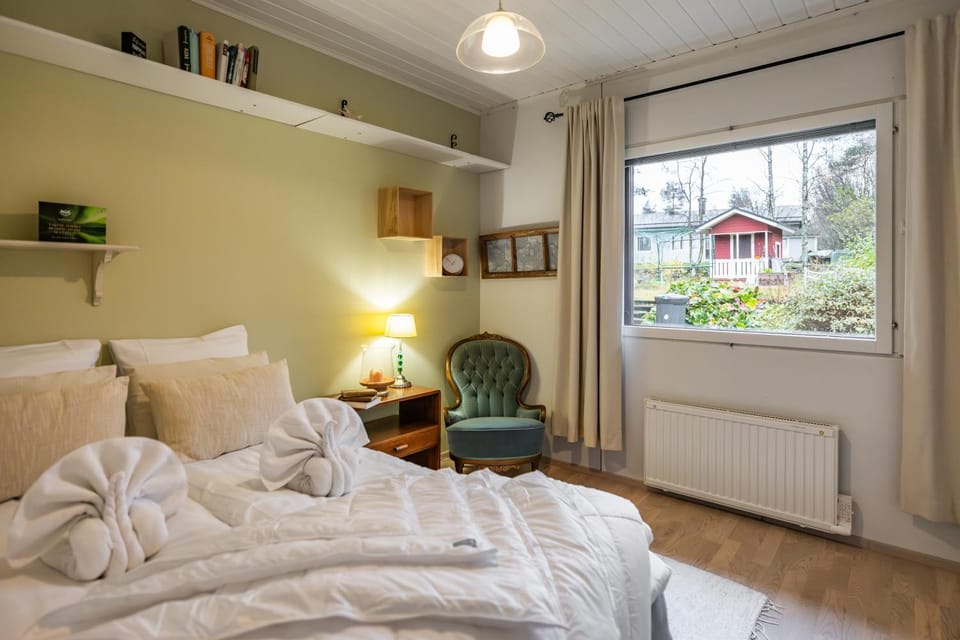 Bed, Photo of the whole room, Bedroom, internet, towels