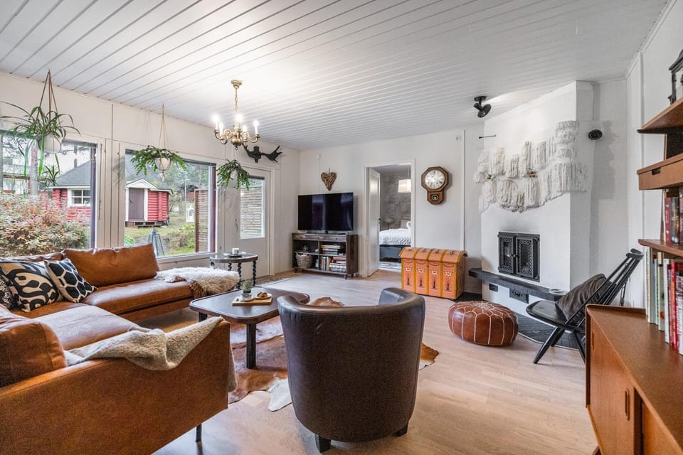 Communal lounge/ TV room, TV and multimedia, Living room, Seating area, Evening entertainment