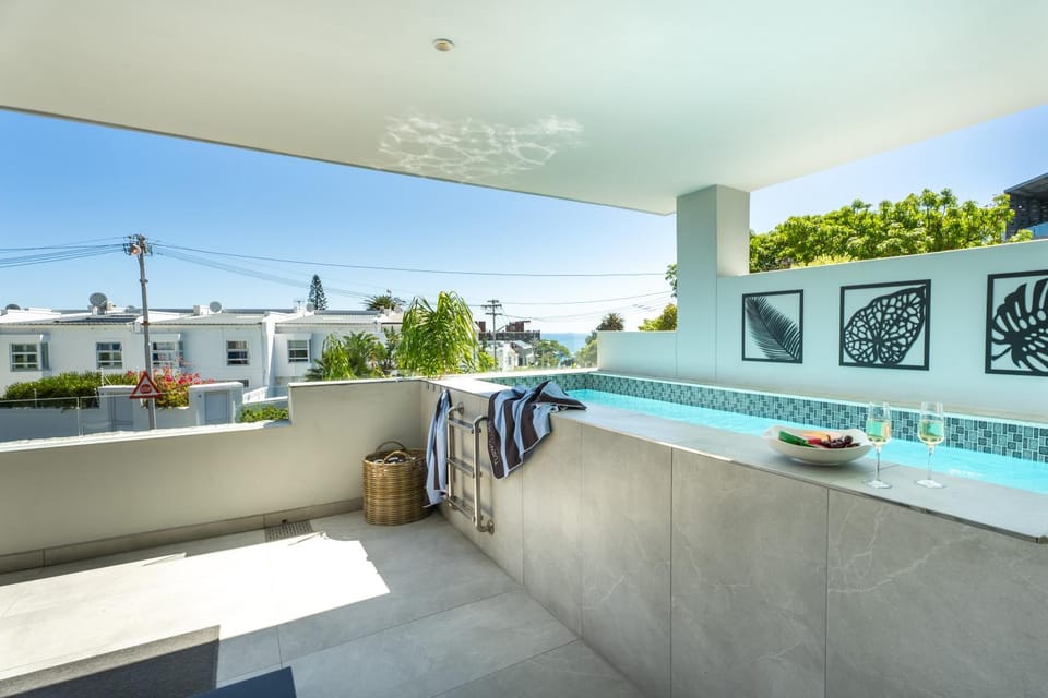 5 min Walk to beach, Pool, Modern, Luxurious - Terrace Royale Apt Camps Bay Apartment in Camps Bay