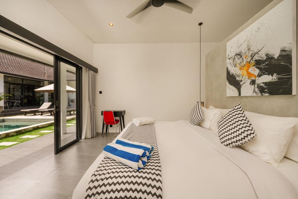 Bed, Photo of the whole room, Bedroom