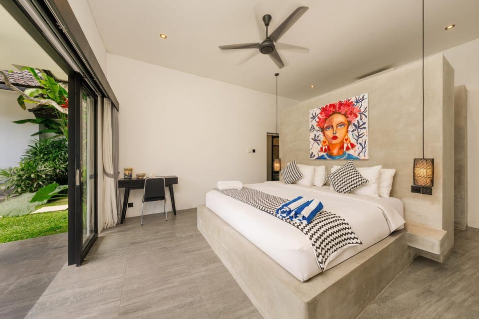 Bed, Photo of the whole room, Bedroom