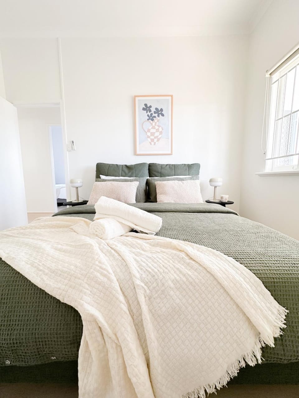 Penthouse Spot - Sleep 8 - Free Parking - 4km CBD Apartment in Brisbane