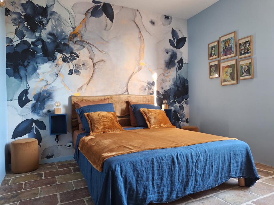 Bed, Photo of the whole room