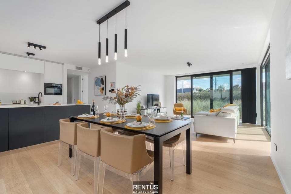 Kitchen or kitchenette, Dining area, pet friendly