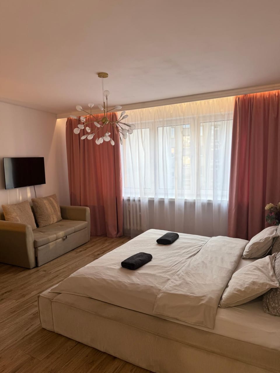 Bed, TV and multimedia, Bedroom