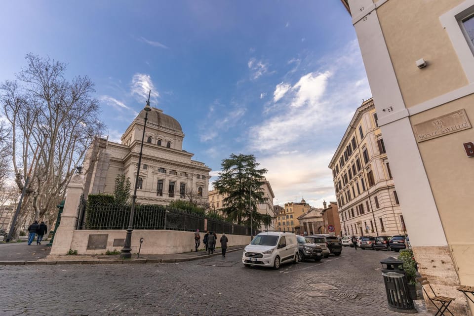Day, Neighbourhood, City view, Landmark view, Street view, Location