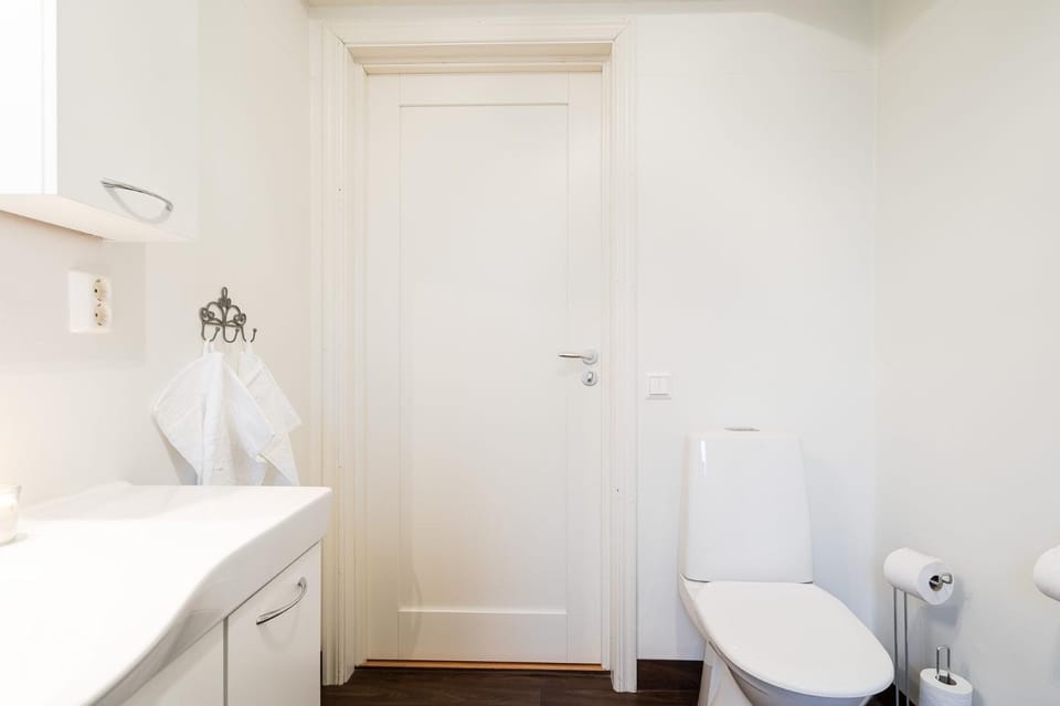 Guestly Homes - Spacious 2BR Executive Residence Apartment in Norrbotten County, Sweden