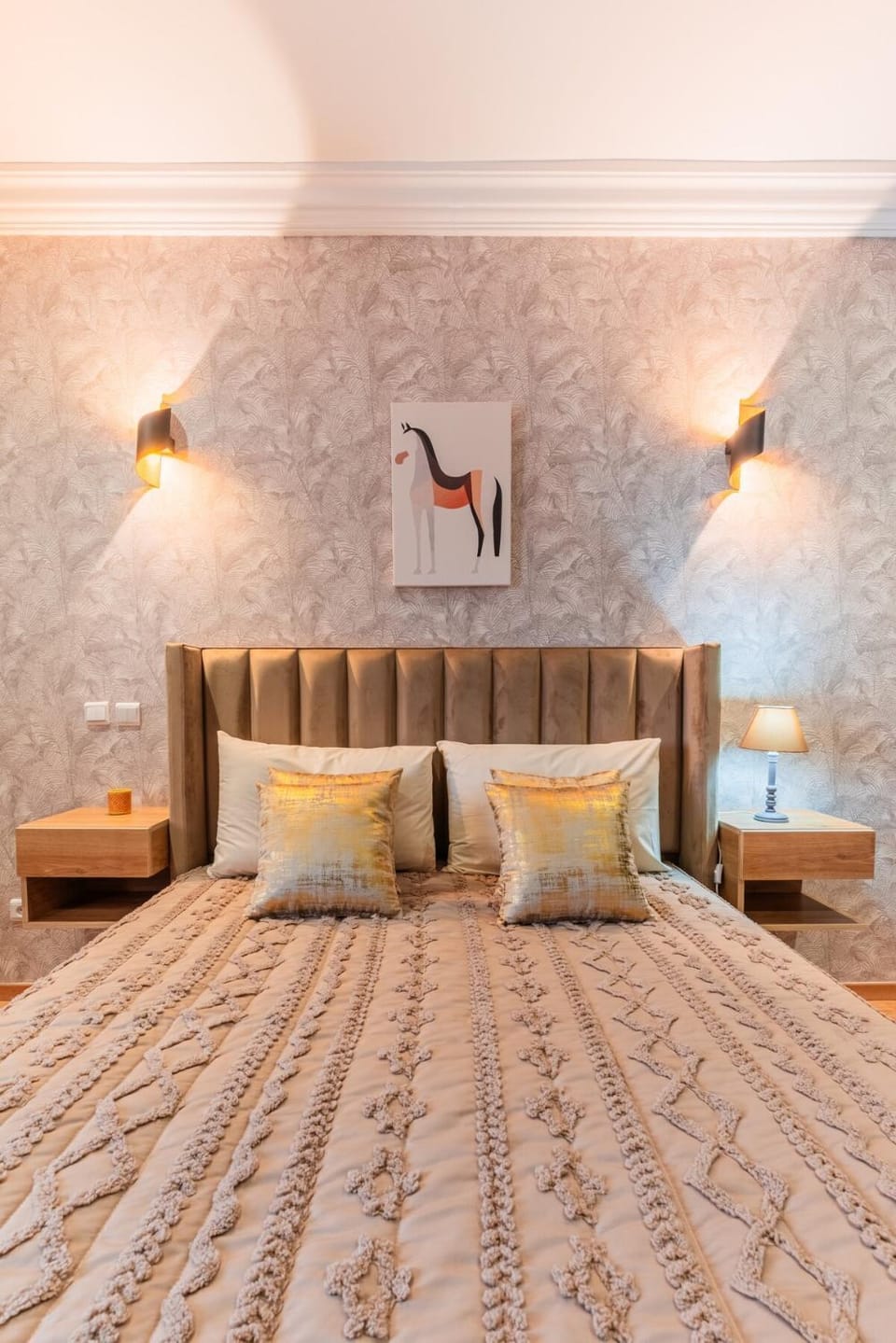 Bed, Living room, Photo of the whole room, Bedroom
